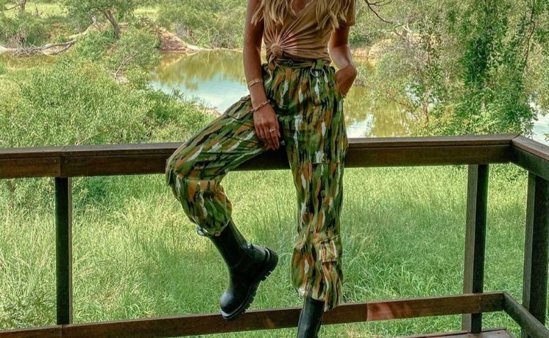 Calça verde: como usar e trazer mais atitude aos seus looks