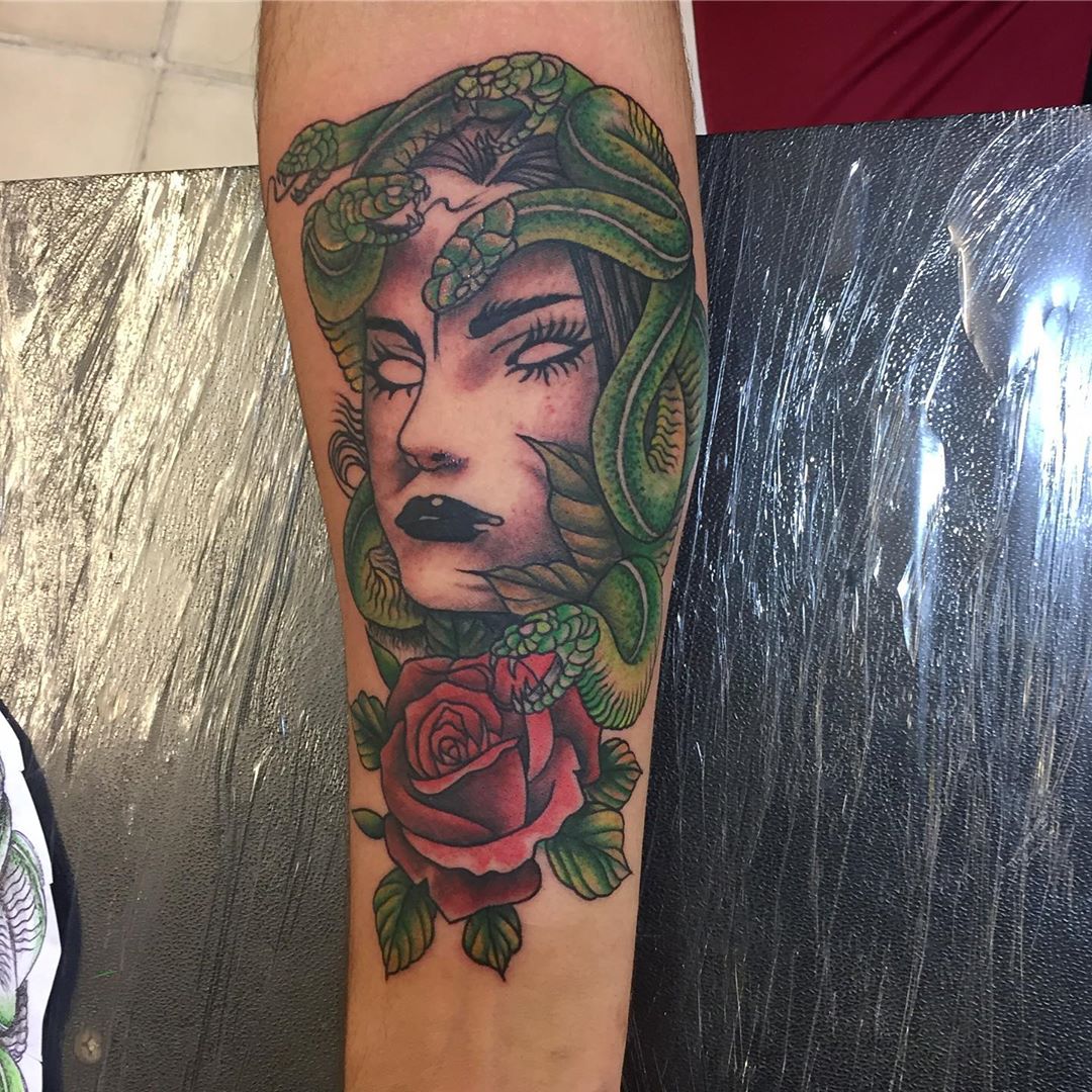 Tatuagem medusa 30 inspirações para a sua nova arte na pele