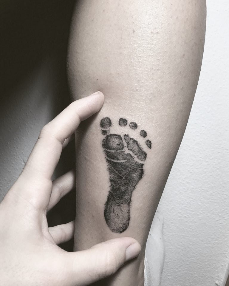 Tatuagem de pezinho: 40 ideias para marcar o nascimento do bebê
