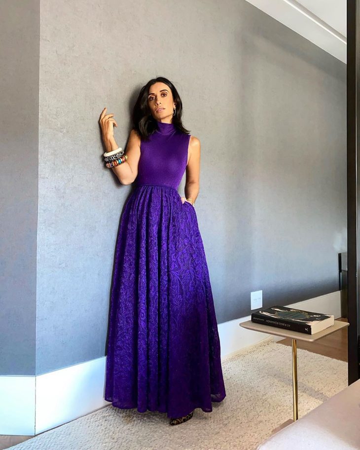 Vestido roxo: 30 ideias de look para abusar dessa peça vibrante
