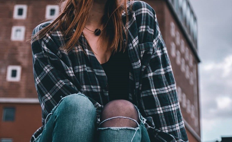 Estilo grunge: aprenda a montar um visual arrasador e cheio de atitude