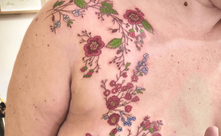 Tatuagem em cicatriz: cuidados e 45 inspirações para tatuar