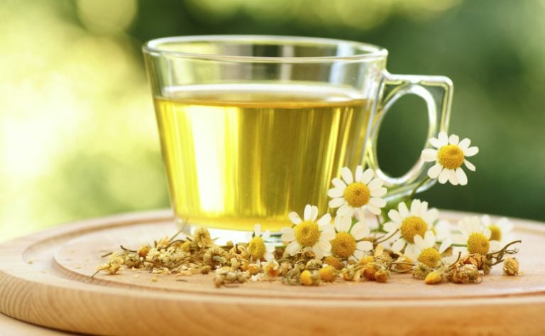 Chá para azia: 8 melhores receitas indicadas por profissional