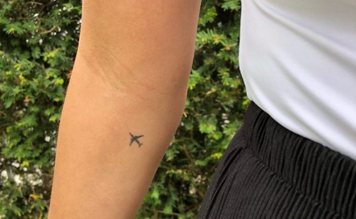 Tatuagem de avião: 40 inspirações lindas para fazer a sua já