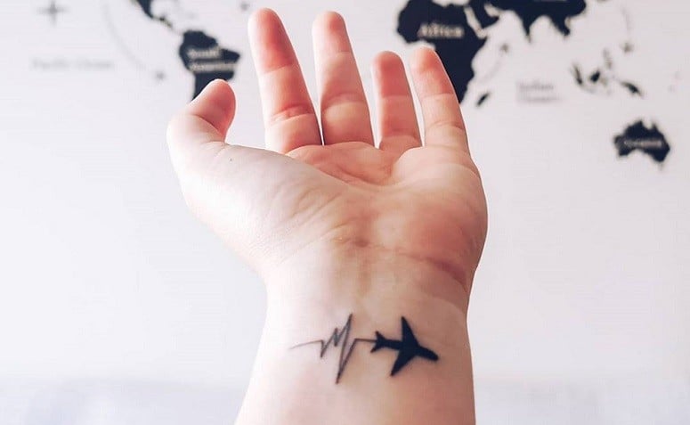 Tatuagem de avião: 40 ideias para você se inspirar e viajar