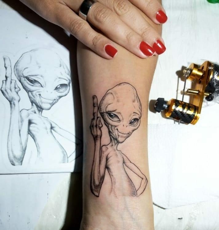 40 fotos de tatuagem de ET para te inspirar a fazer a sua