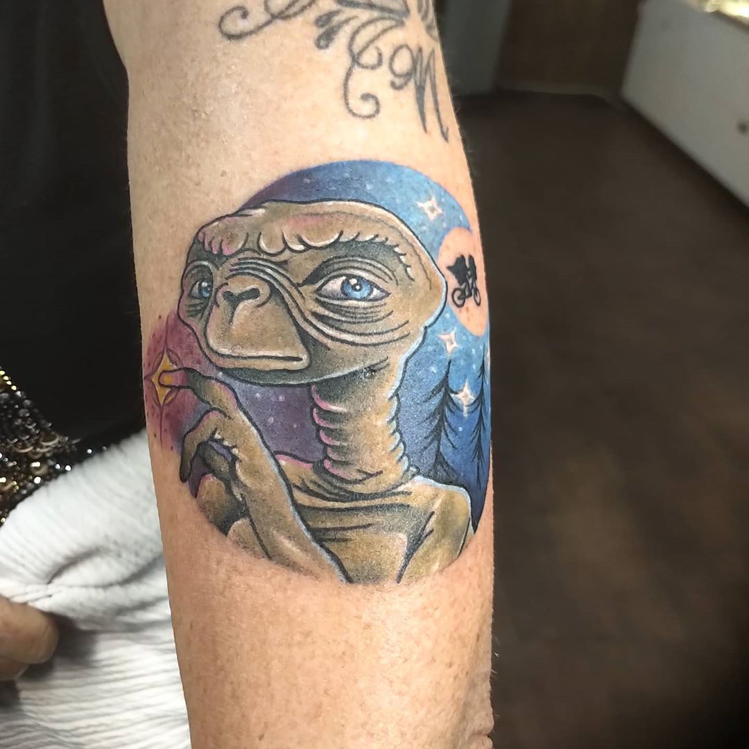 Tatuagem de ET: 40 inspirações para te encorajar a fazer a sua