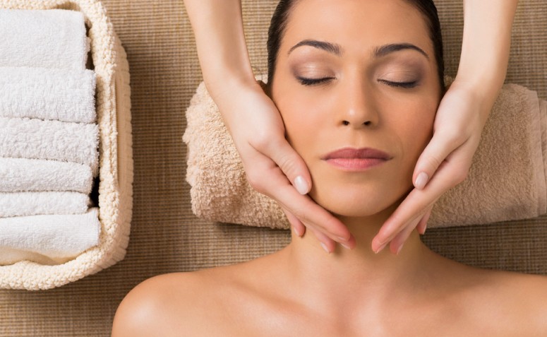 O que é drenagem facial e 7 benefícios para a sua pele