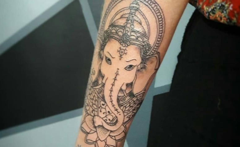 Tatuagem de Ganesha: 50 ideias que representam fé e sabedoria