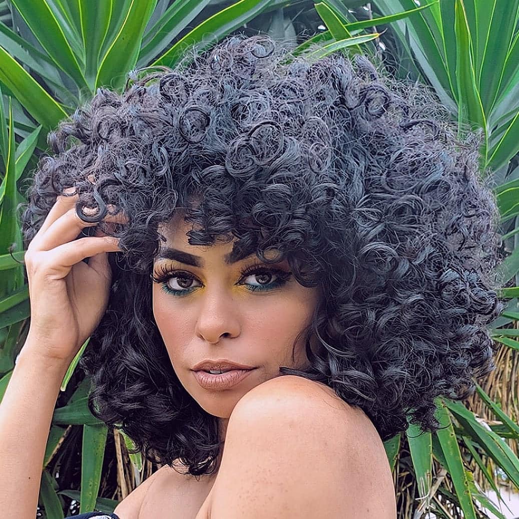 Cabelo cacheado preto: 20 fotos e cuidados para cachos sem defeitos