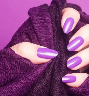 54 ideias com esmalte roxo para decorar as unhas nesse tom