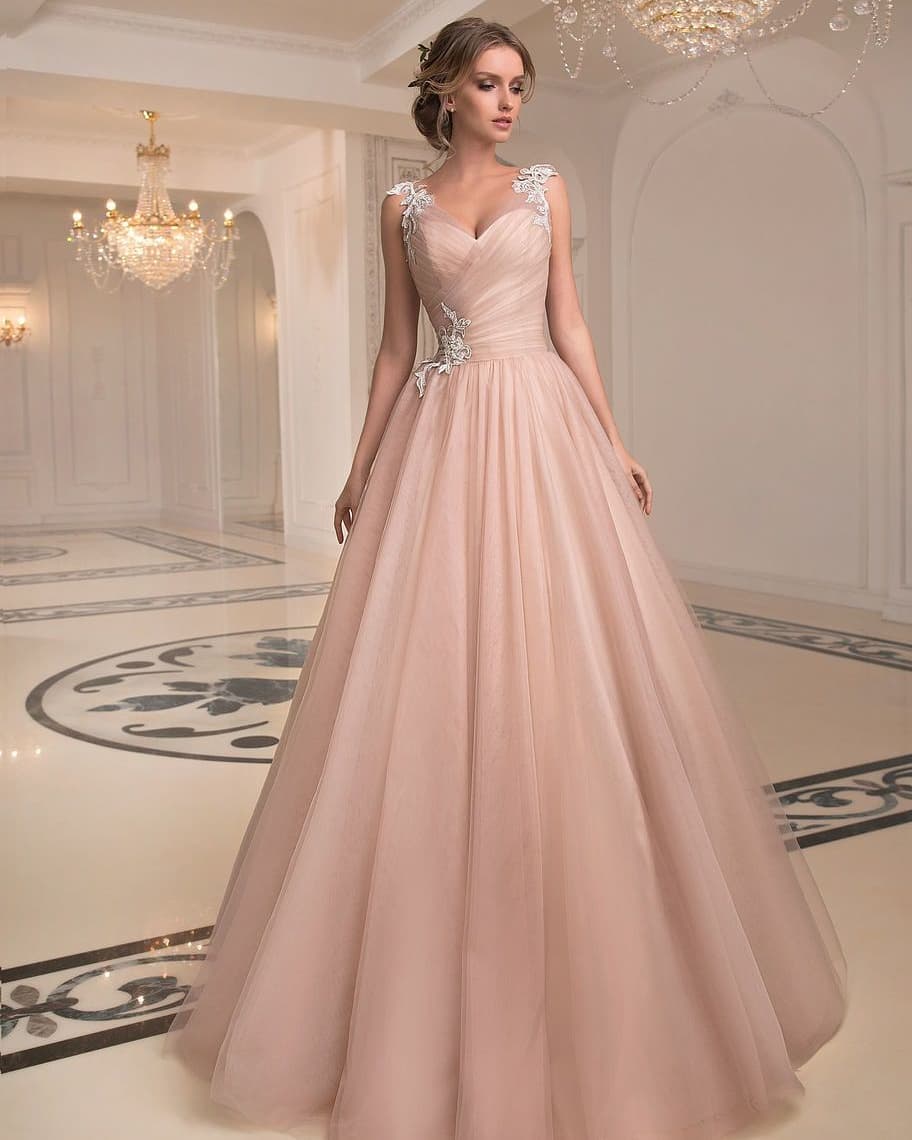 Vestido de noiva rosa: 80 fotos + SIGNIFICADO para fugir do óbvio