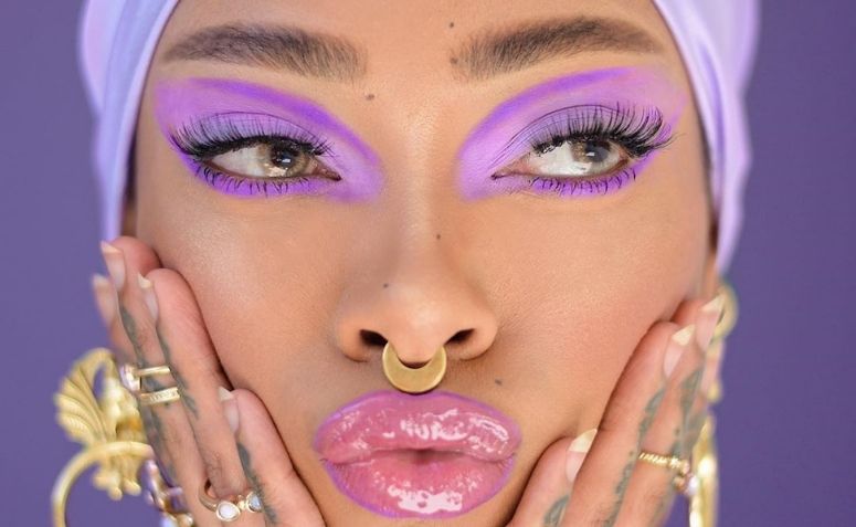 30 ideias de maquiagem roxa que vão do simples ao extravagante