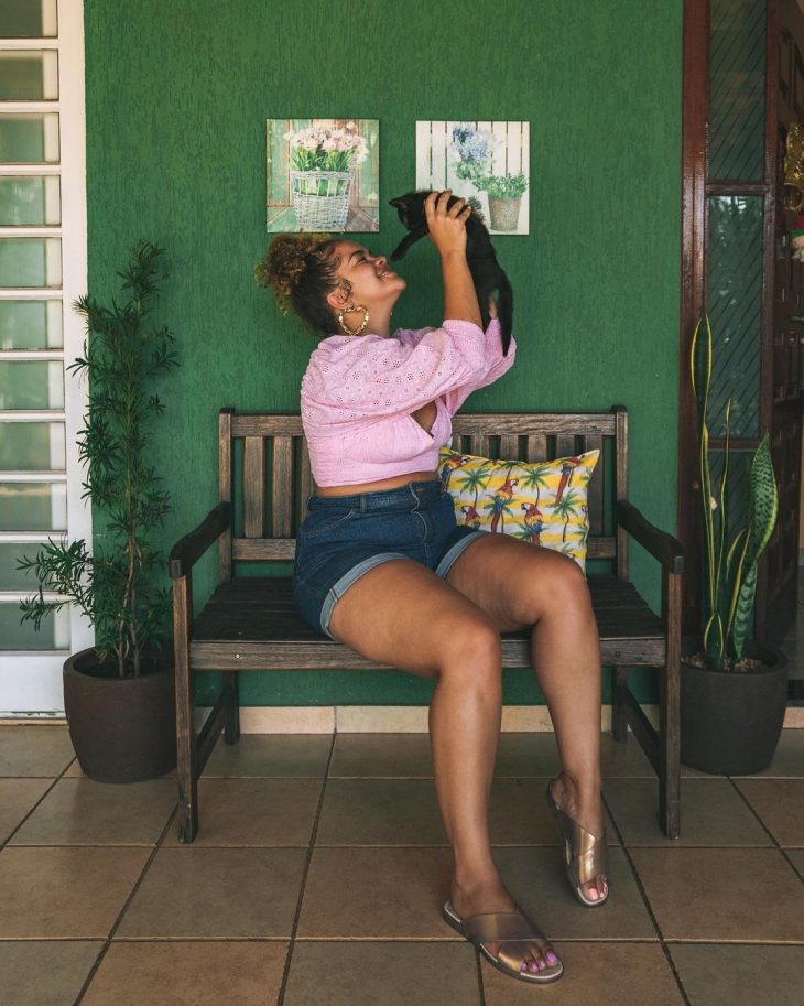 Short hot pants 18 inspirações para aderir à tendência e arrasar