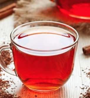 5 benefícios do chá vermelho e informações sobre seu consumo