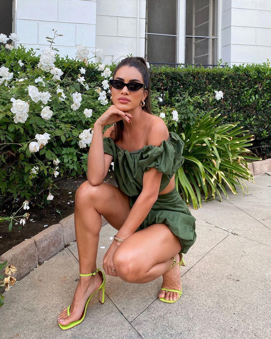 Sandália de bico quadrado: 30 looks para aderir a tendência