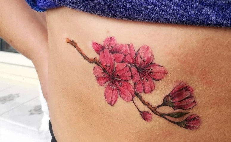 70 ideias de tatuagem de flor de cerejeira que são pura beleza
