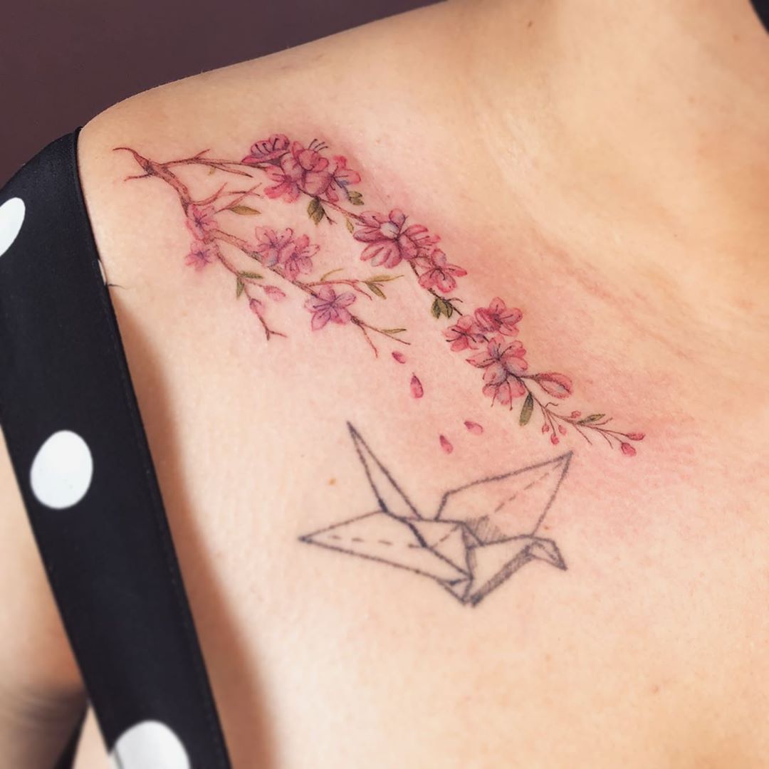 Tatuagem na mão feminina – 66 Ideias lindas para você se apaixonar!