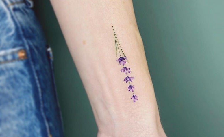 Tatuagem de flor pequena: 30 ideias para desenhar na pele Tatuagem de flor pequena: 30 ideias para desenhar na pele