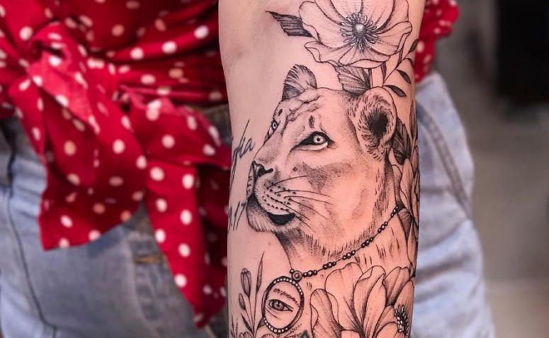 75 ideias de tatuagem de leoa que retratam toda a força feminina