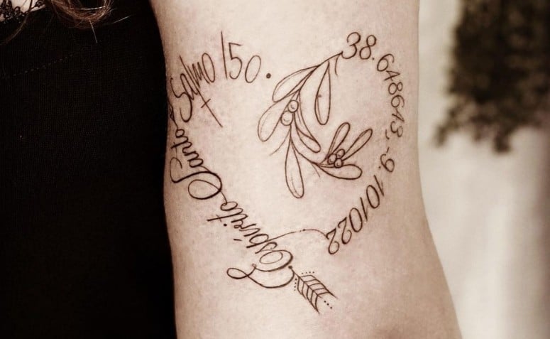 80 ideias de tatuagem de frases bíblicas para demonstrar fé e gratidão