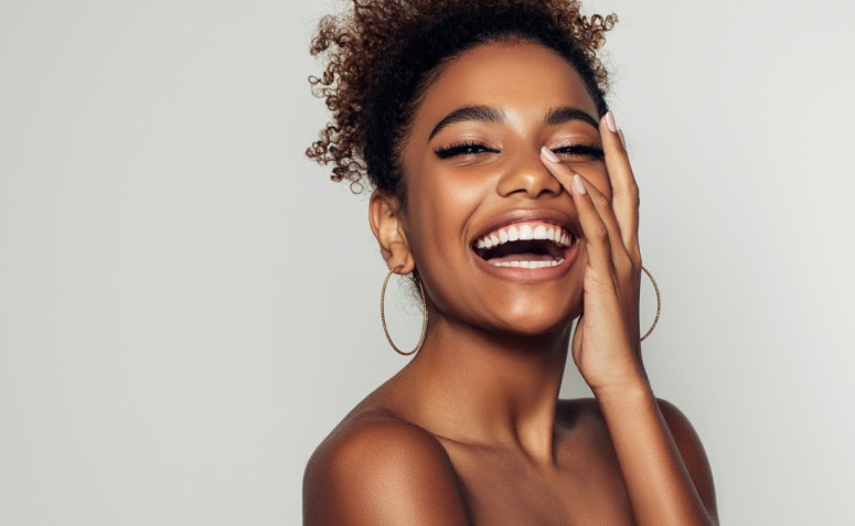Corretivo para pele negra: 5 marcas preferidas pelas blogueiras