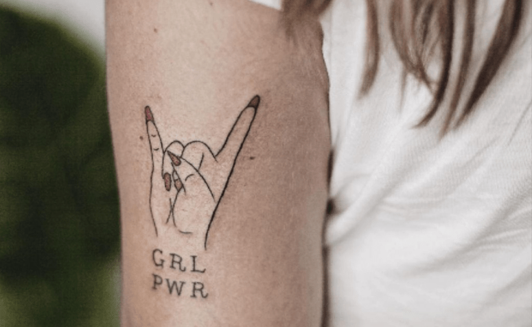 35 ideias de tatuagem feminista para homenagear o movimento
