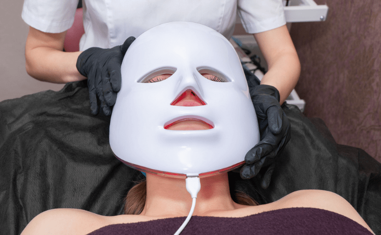 Entenda mais sobre a máscara de LED e seus benefícios para a pele