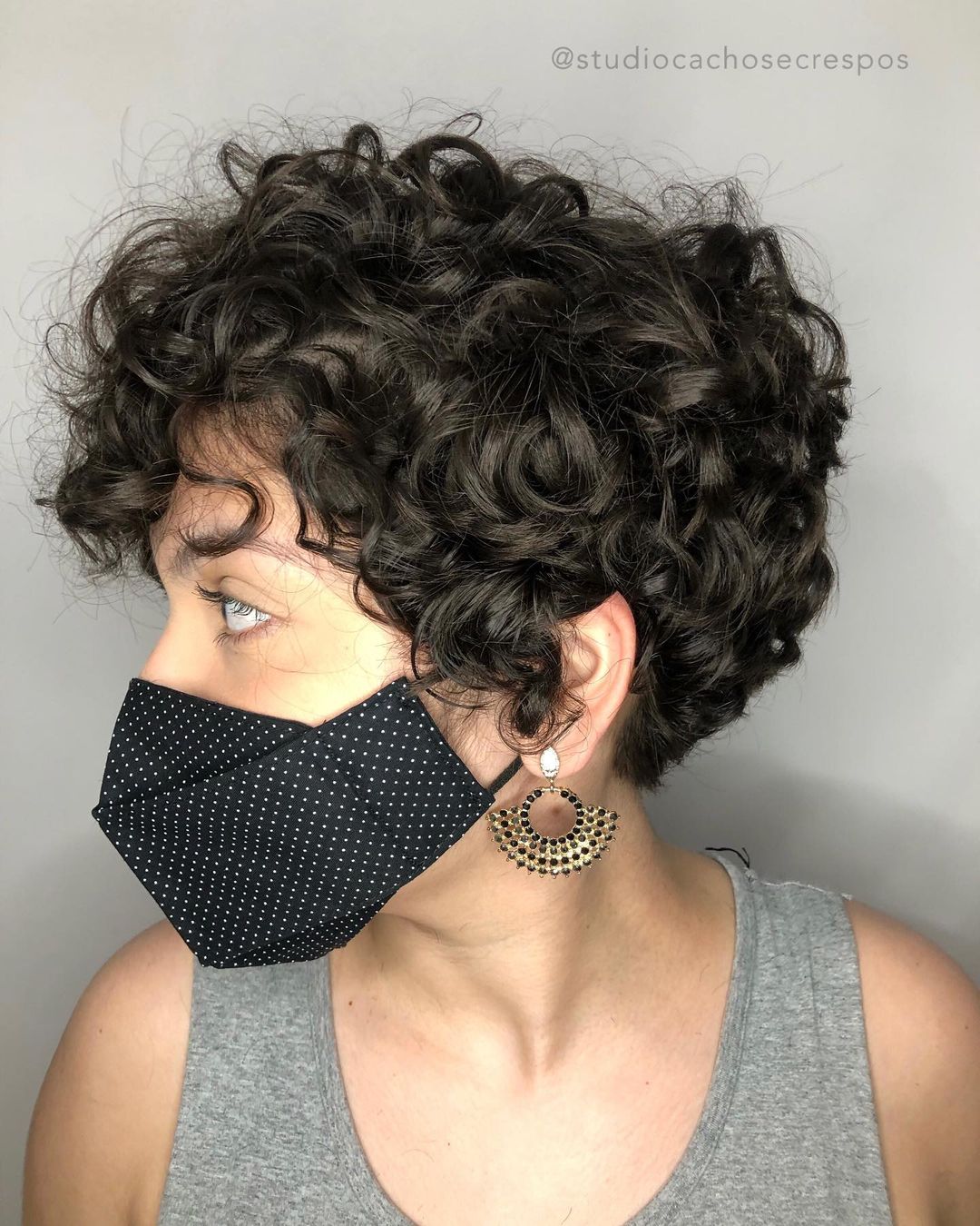 Pixie cut cacheado ou crespo: 30 inspirações e dicas para a tendência