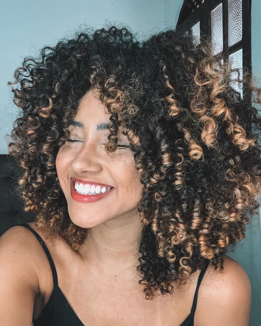 Corte em camadas para cabelo cacheado: 30 fotos + dicas imperdíveis