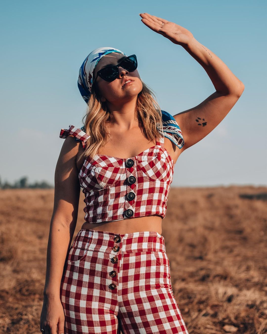 cropped xadrez 20 1 - 30 Outfits a cuadros para inspirarte y ponerte en tendencia