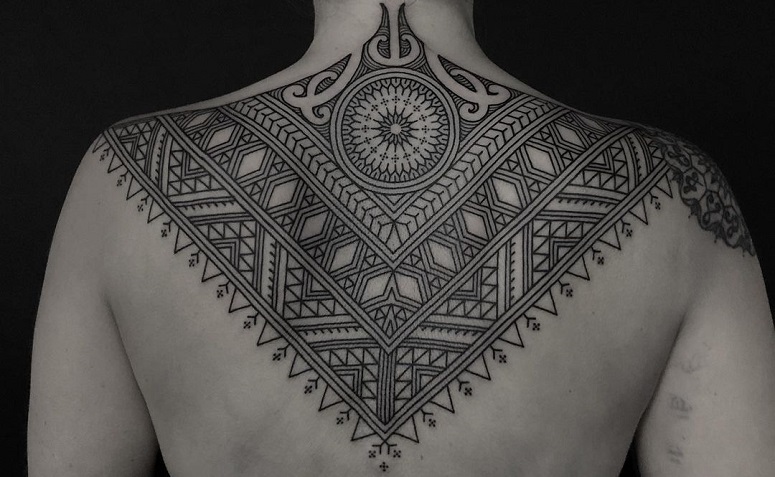 35 fotos de tatuagem maori feminina para inspirar seu próximo desenho