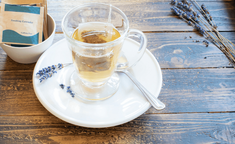 Chá de alfazema: 10 poderosos benefícios dessa saborosa bebida