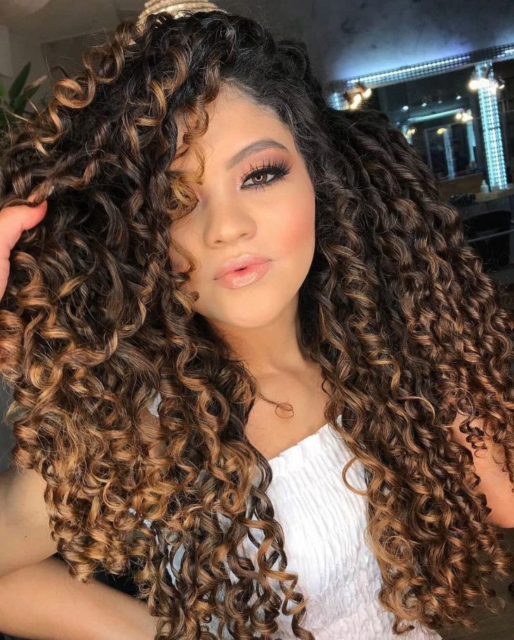 Cores de cabelo para morenas: 45 ideias para uma transformação incrível
