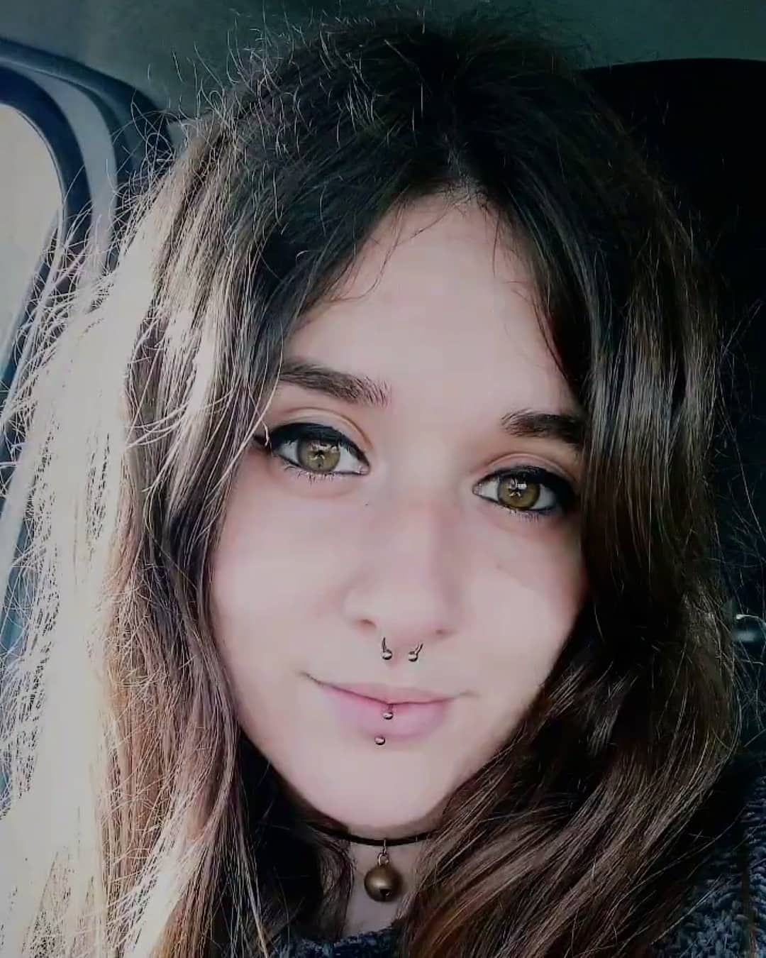 ta perdida? segue nós @saturrno  Vertical labret piercing, Labret