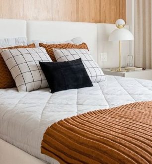 65 ideias de almofadas para cama para deixar seu quarto aconchegante