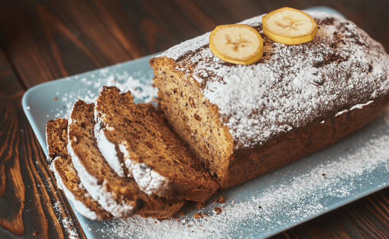 10 receitas de bolo de banana com aveia para caprichar no lanche nutritivo