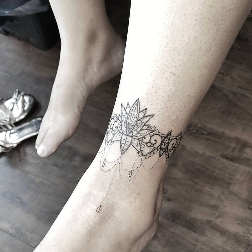 Tatuagem tornozeleira: 40 ideias diferentes para inspirar a sua nova arte