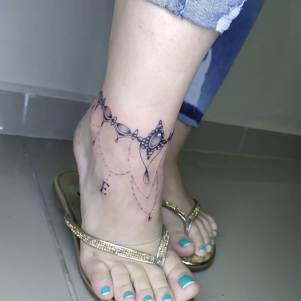 Tatuagem tornozeleira: 40 ideias diferentes para inspirar a sua nova arte