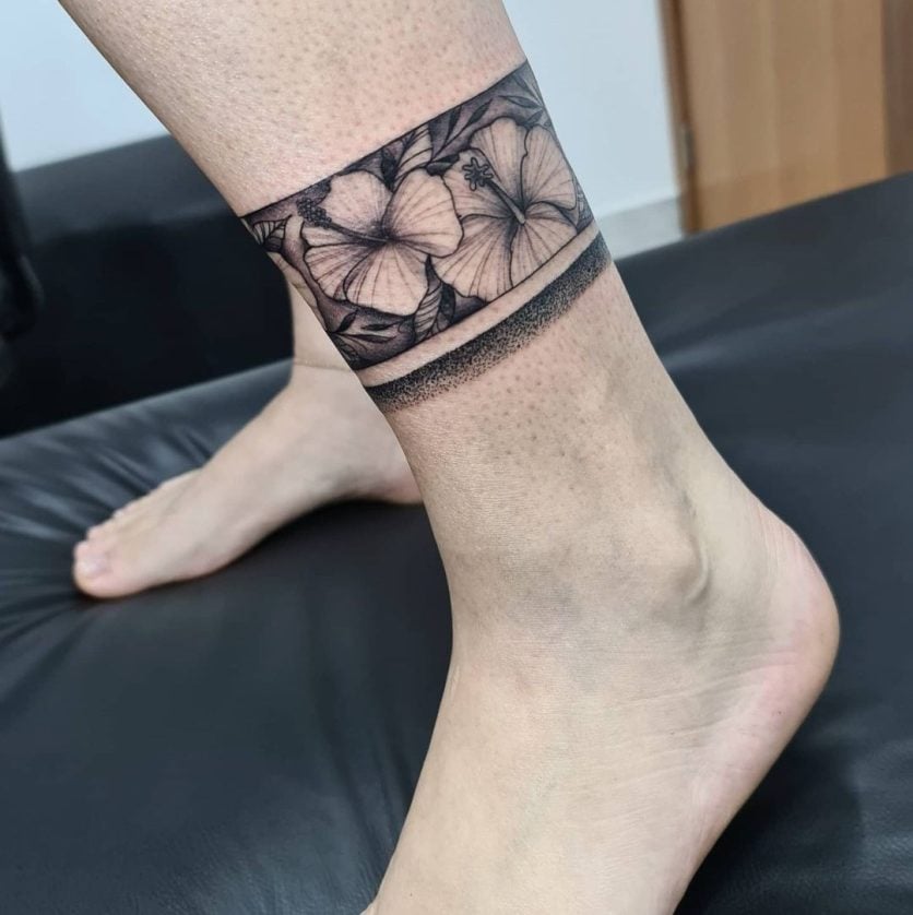 Tatuagem tornozeleira: 40 ideias diferentes para inspirar a sua nova arte