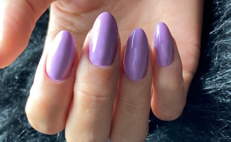 50 fotos de unhas lilás para usar como inspiração para sua esmaltação