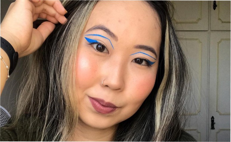 Delineador azul: 30 maquiagens incríveis com essa tendência de arrasar
