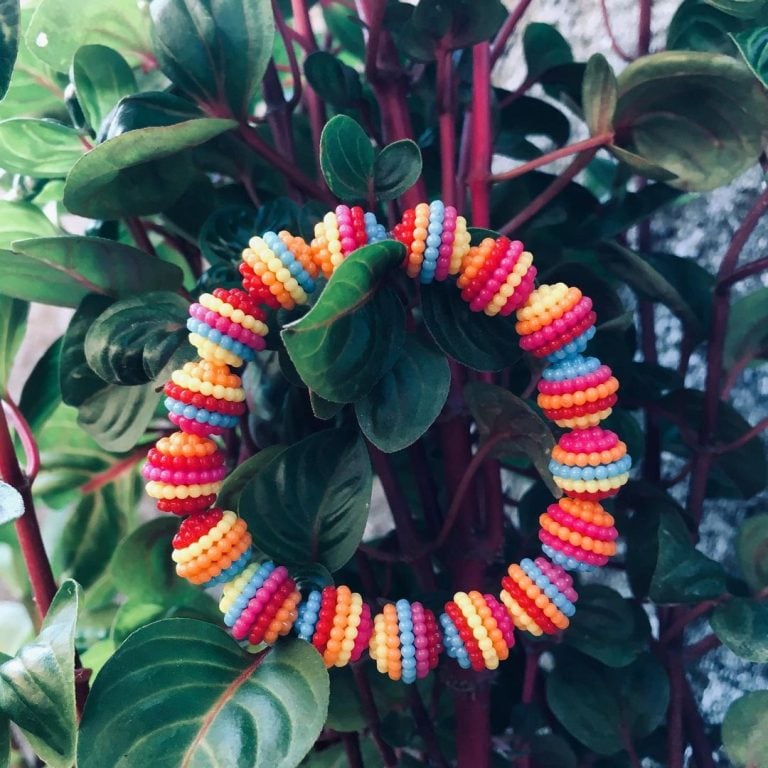 Pulseiras de miçangas: aprenda a fazer a sensação do momento