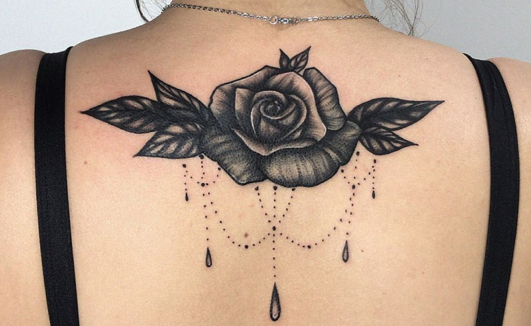 80 fotos de tatuagem de flor nas costas para se apaixonar por essa ideia
