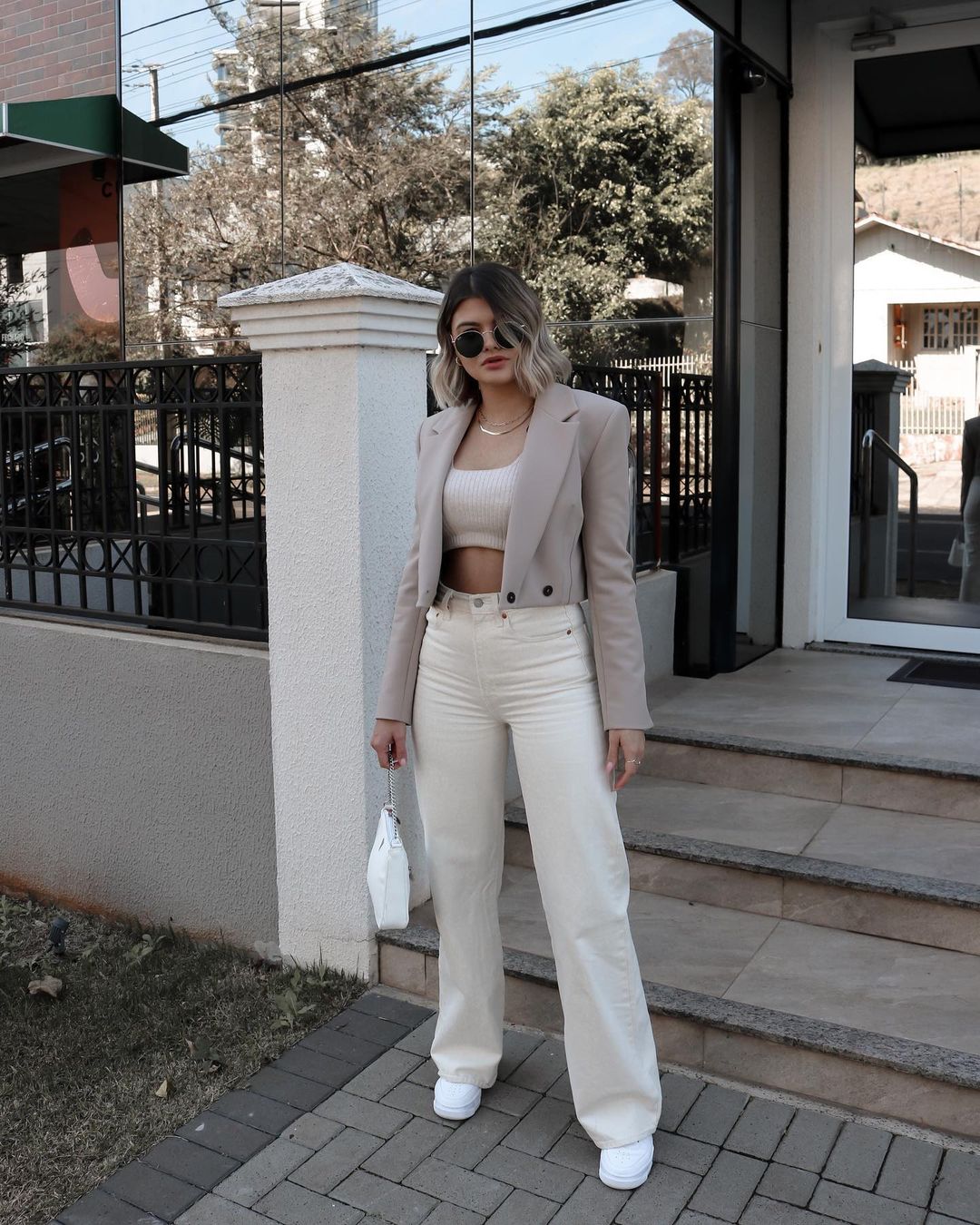 Blazer cropped: 20 looks para você ousar sem perder o estilo