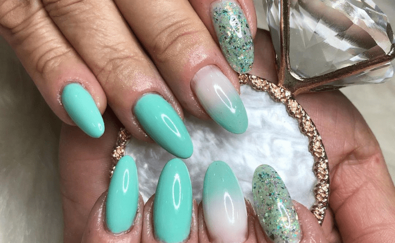 35 fotos de unhas com esmalte verde-água e dicas de produtos