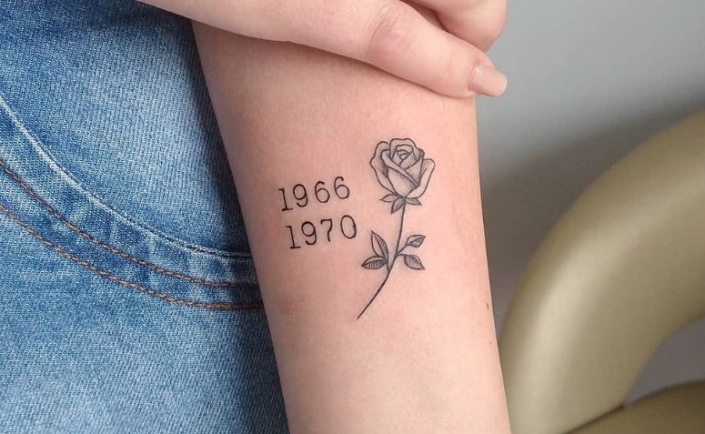 30 ideias de tatuagem de data que vão te fazer viajar no tempo