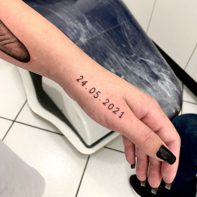 Tatuagem de data: 30 ideias para você eternizar acontecimentos