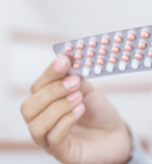 Profissional explica porque e quando utilizar o anticoncepcional para acne