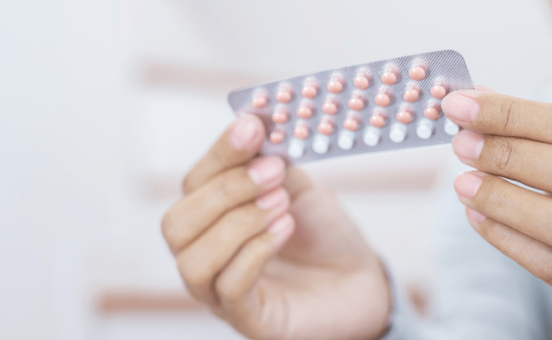 Profissional explica porque e quando utilizar o anticoncepcional para acne